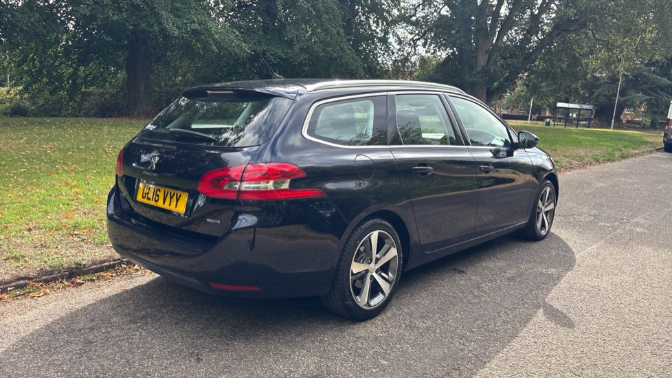 Peugeot 308 1.6 BlueHDi 120 Allure 5dr EAT6 Diesel Estate - Image 26