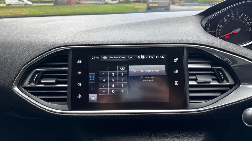 Peugeot 308 1.6 BlueHDi 120 Allure 5dr EAT6 Diesel Estate - Image 30