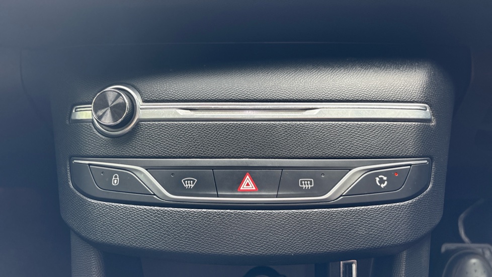 Peugeot 308 1.6 BlueHDi 120 Allure 5dr EAT6 Diesel Estate - Image 33