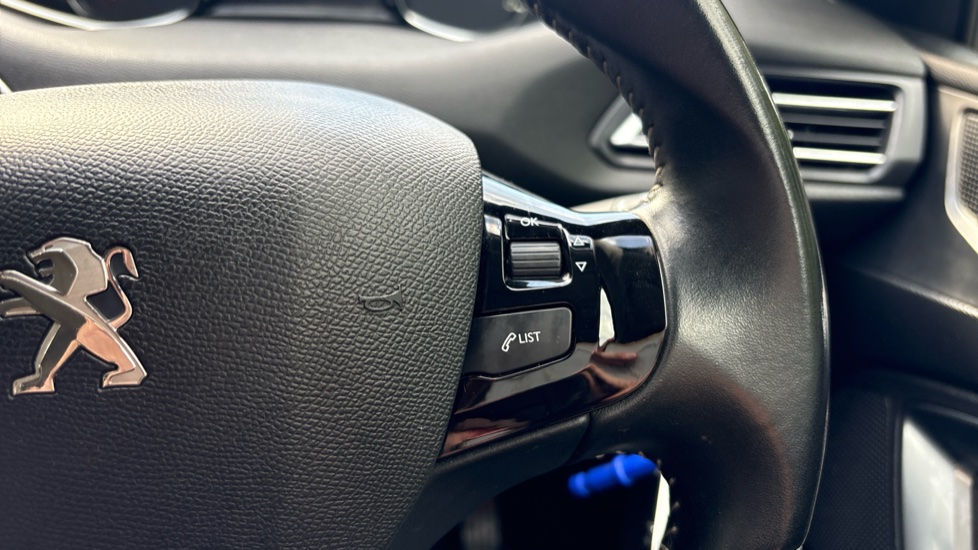 Peugeot 308 1.6 BlueHDi 120 Allure 5dr EAT6 Diesel Estate - Image 36