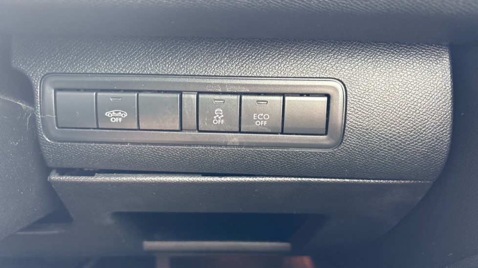 Peugeot 308 1.6 BlueHDi 120 Allure 5dr EAT6 Diesel Estate - Image 39