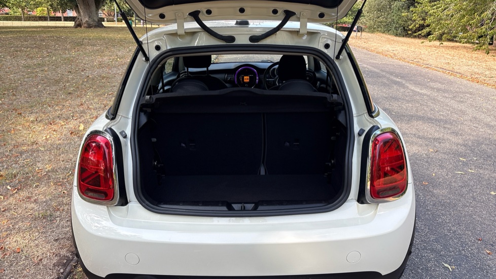 MINI Hatchback 1.5 Cooper Classic 5dr Auto Petrol Hatchback - Image 4