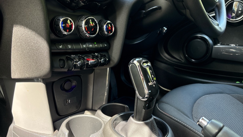 MINI Hatchback 1.5 Cooper Classic 5dr Auto Petrol Hatchback - Image 13