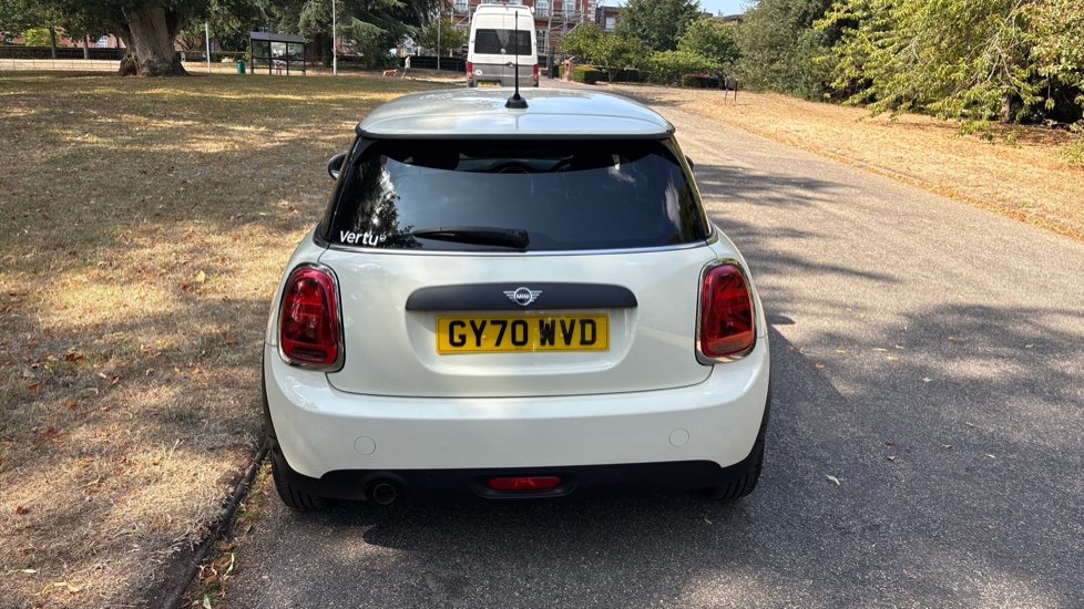 MINI Hatchback 1.5 Cooper Classic 5dr Auto Petrol Hatchback - Image 27