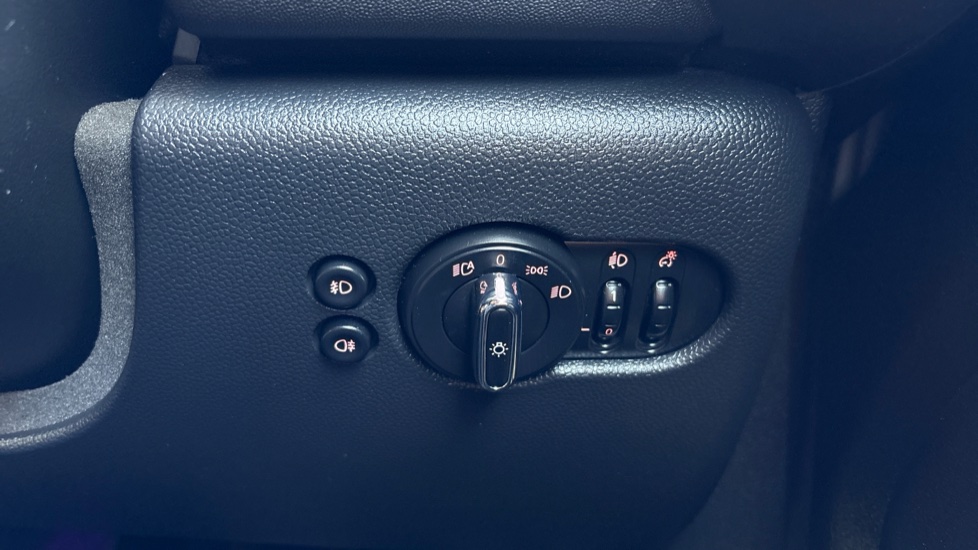 MINI Hatchback 1.5 Cooper Classic 5dr Auto Petrol Hatchback - Image 40