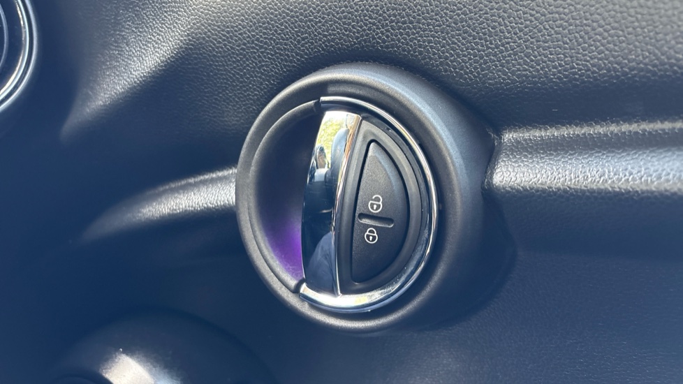 MINI Hatchback 1.5 Cooper Classic 5dr Auto Petrol Hatchback - Image 41
