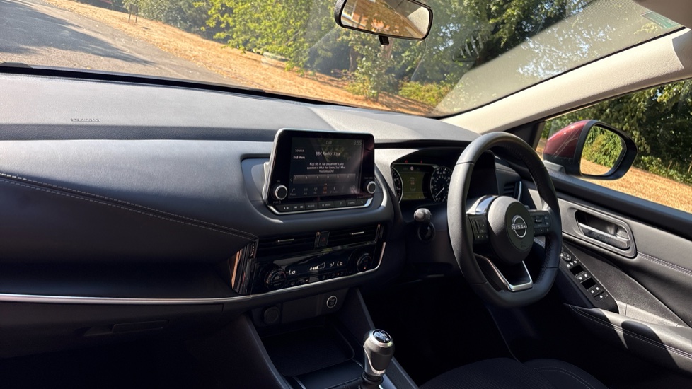 Nissan Qashqai 1.3 DiG-T MH Acenta Premium 5dr Petrol Hatchback - Image 9