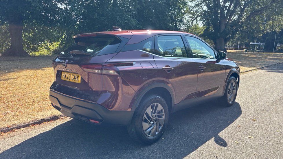 Nissan Qashqai 1.3 DiG-T MH Acenta Premium 5dr Petrol Hatchback - Image 27