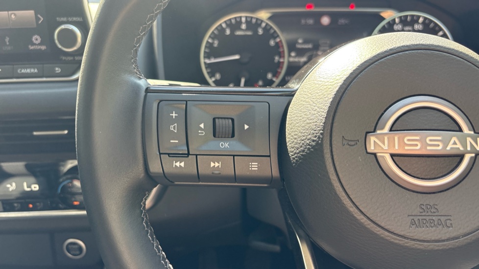 Nissan Qashqai 1.3 DiG-T MH Acenta Premium 5dr Petrol Hatchback - Image 35