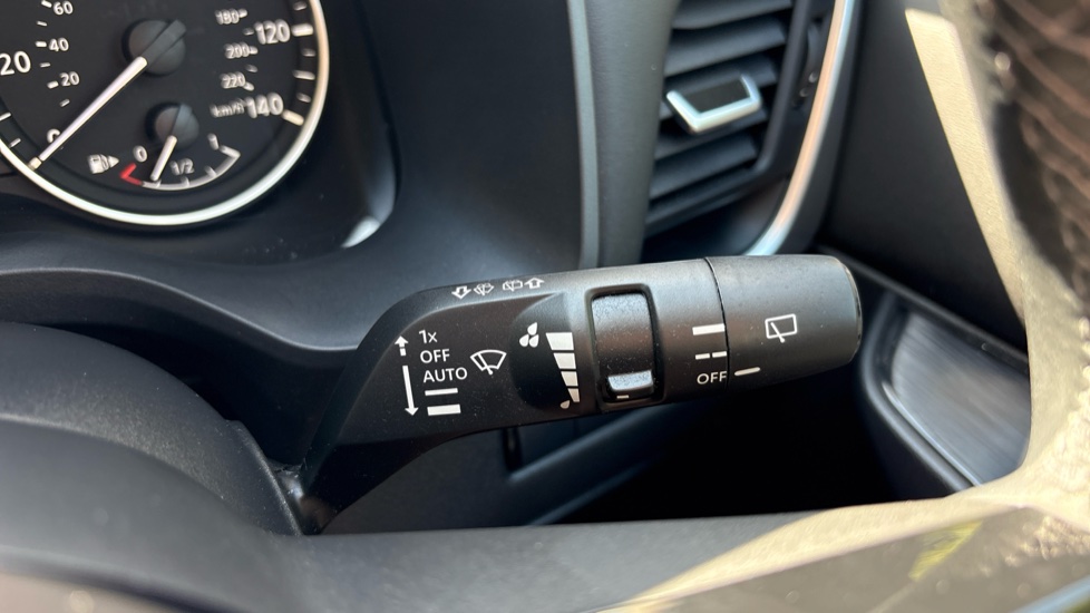 Nissan Qashqai 1.3 DiG-T MH Acenta Premium 5dr Petrol Hatchback - Image 37