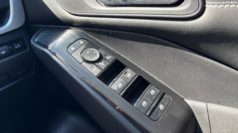 Nissan Qashqai 1.3 DiG-T MH Acenta Premium 5dr Petrol Hatchback - Image 39