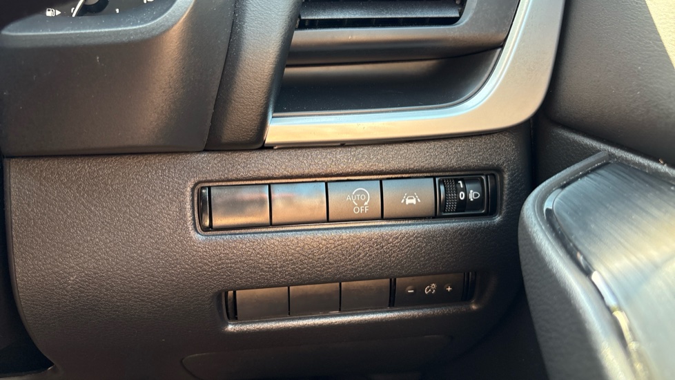 Nissan Qashqai 1.3 DiG-T MH Acenta Premium 5dr Petrol Hatchback - Image 40