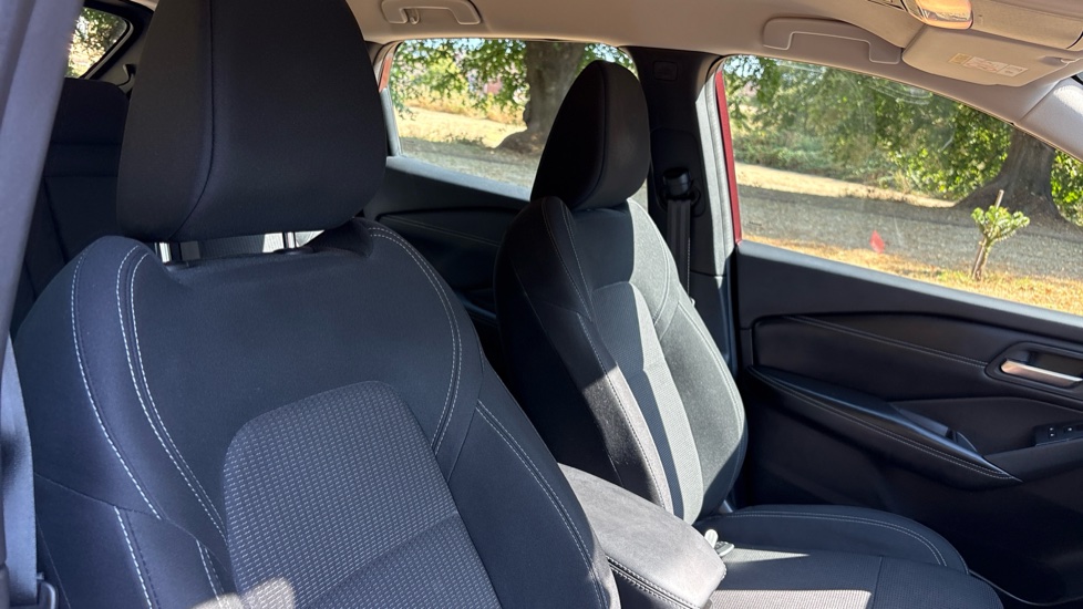 Nissan Qashqai 1.3 DiG-T MH Acenta Premium 5dr Petrol Hatchback - Image 42