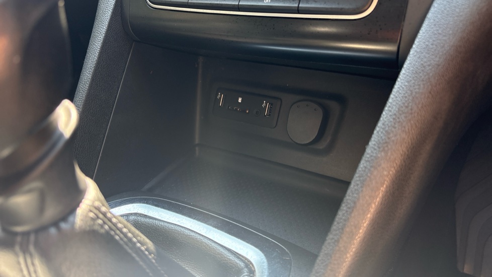 Renault Megane 1.6 dCi Signature Nav 5dr Diesel Hatchback - Image 35