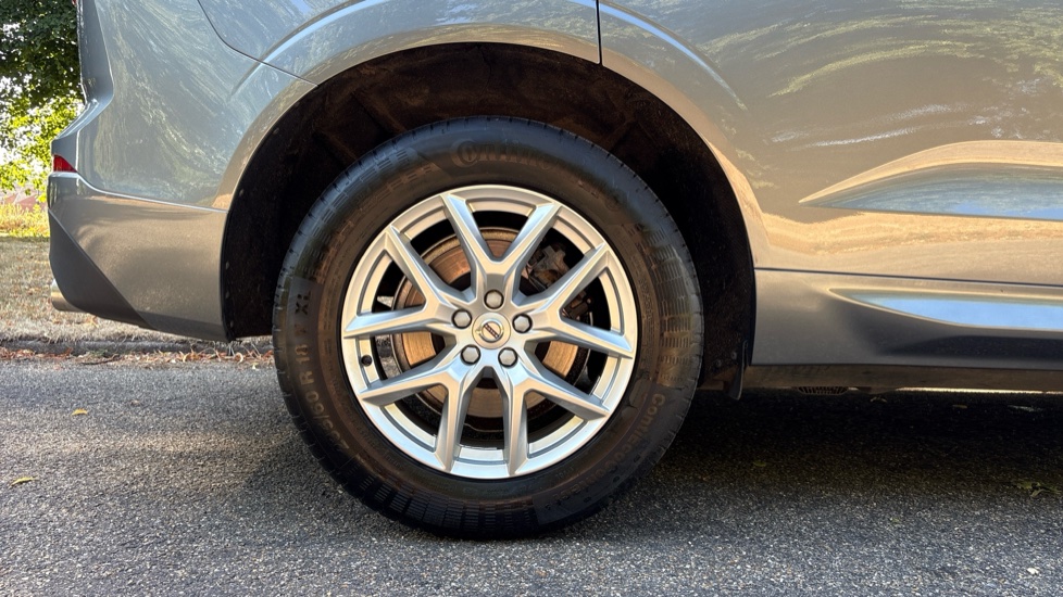 Volvo XC60 2.0 B4D Momentum 5dr Geartronic Diesel Estate - Image 7