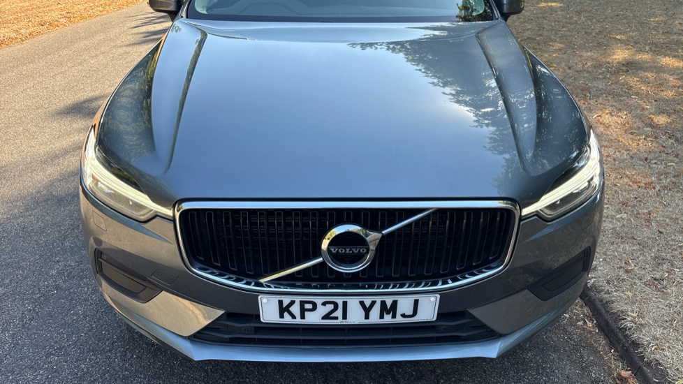 Volvo XC60 2.0 B4D Momentum 5dr Geartronic Diesel Estate - Image 8