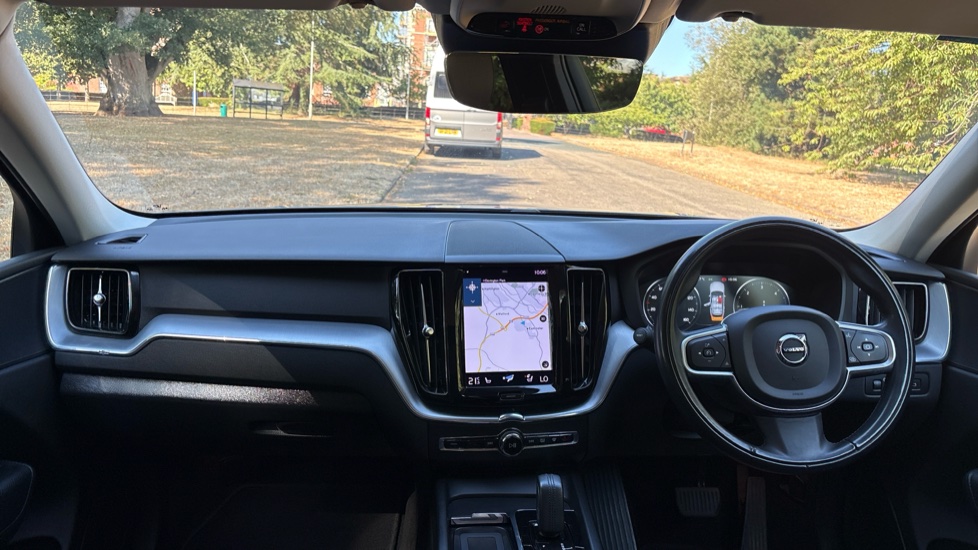 Volvo XC60 2.0 B4D Momentum 5dr Geartronic Diesel Estate - Image 10