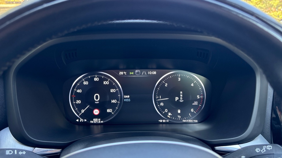 Volvo XC60 2.0 B4D Momentum 5dr Geartronic Diesel Estate - Image 18