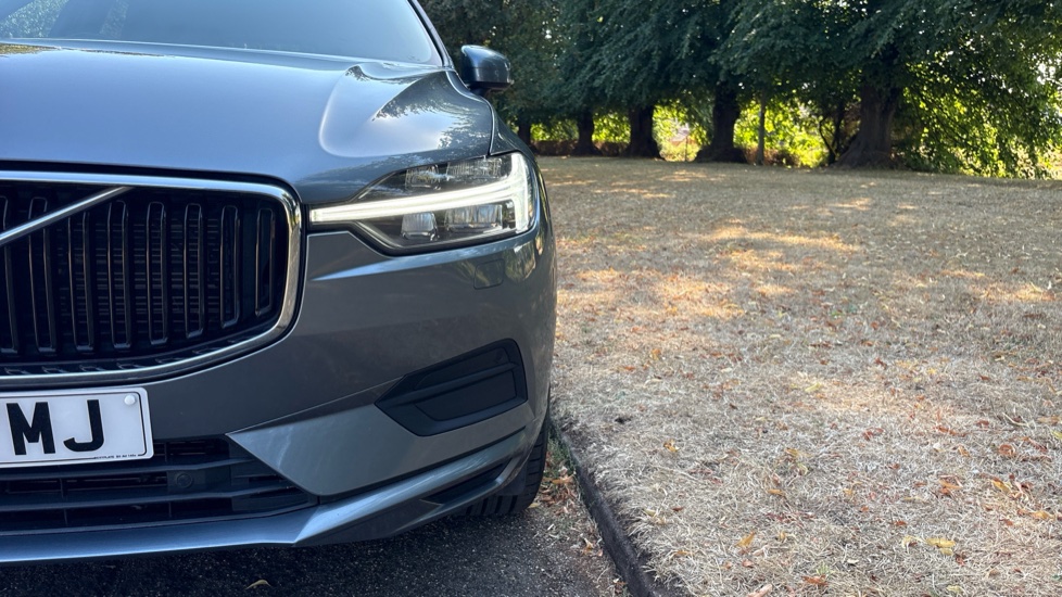 Volvo XC60 2.0 B4D Momentum 5dr Geartronic Diesel Estate - Image 23