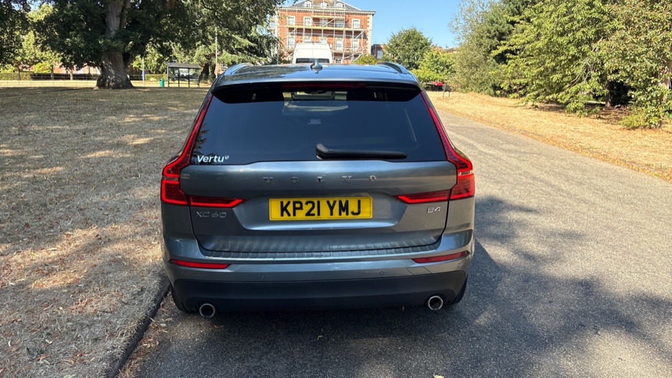 Volvo XC60 2.0 B4D Momentum 5dr Geartronic Diesel Estate - Image 26