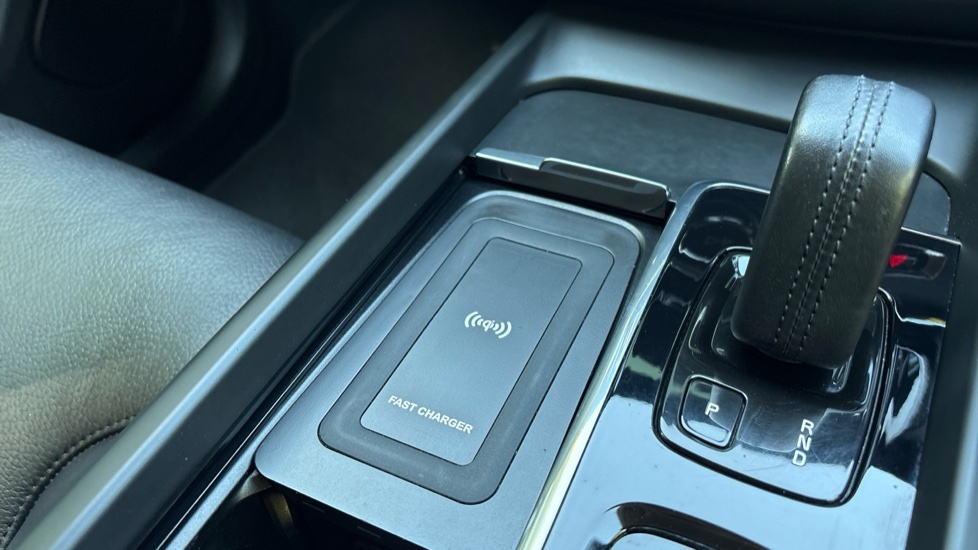 Volvo XC60 2.0 B4D Momentum 5dr Geartronic Diesel Estate - Image 37