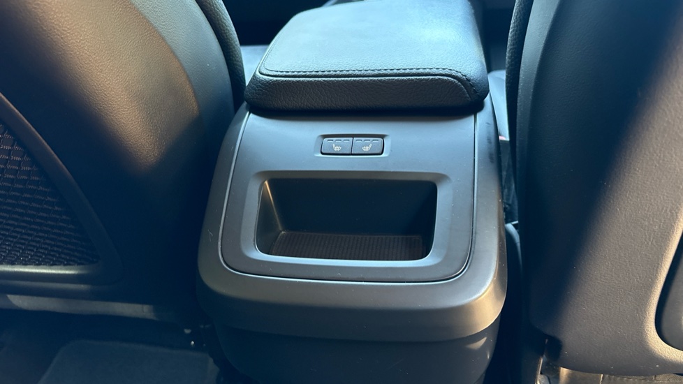 Volvo XC60 2.0 B4D Momentum 5dr Geartronic Diesel Estate - Image 47