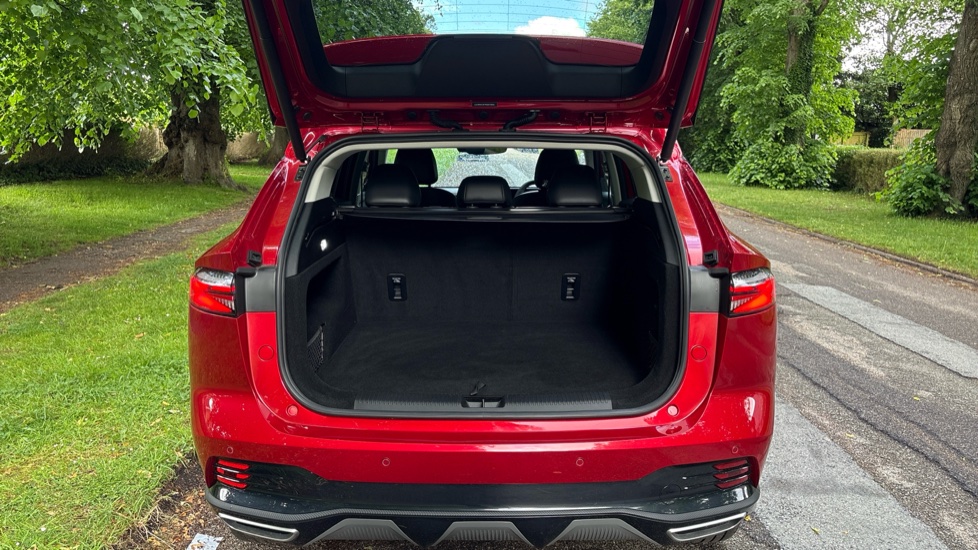 MG HS 1.5 T-GDI Trophy 5dr Petrol Hatchback - Image 4
