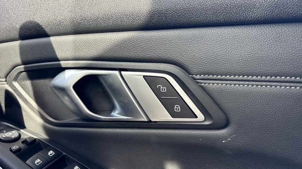 BMW 3 Series 318d Sport 4dr Diesel Saloon - Image 42