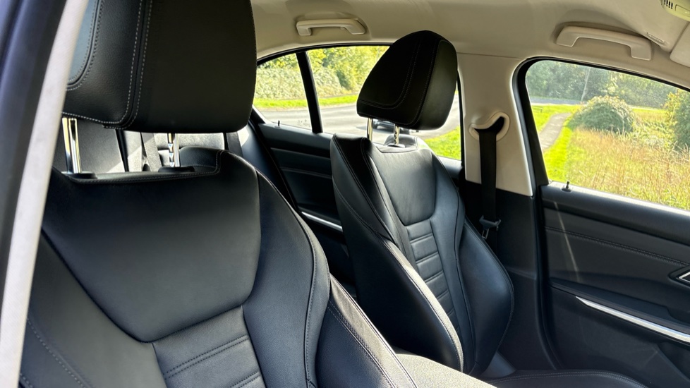 BMW 3 Series 318d Sport 4dr Diesel Saloon - Image 44