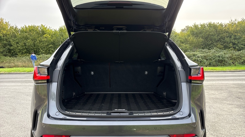 Lexus NX 450h+ 2.5 5dr E-CVT [Premium Pack] Estate - Image 4