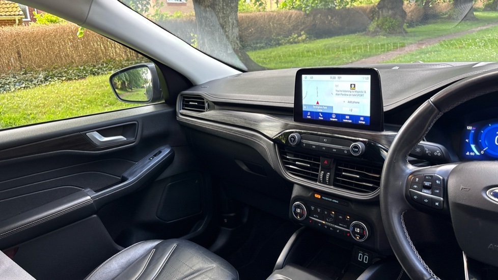 Ford Kuga 2.5 FHEV Vignale 5dr CVT Hybrid Estate - Image 14