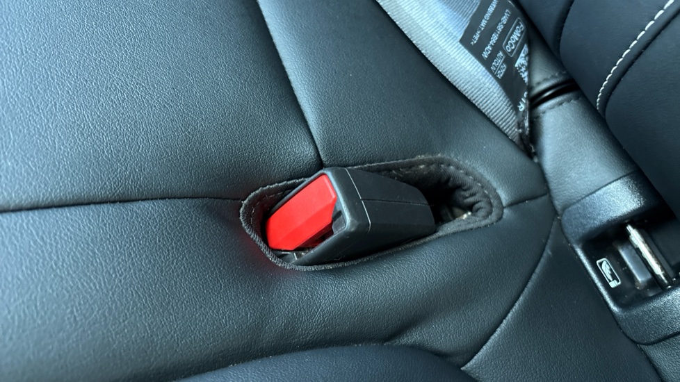Ford Kuga 2.5 FHEV Vignale 5dr CVT Hybrid Estate - Image 17