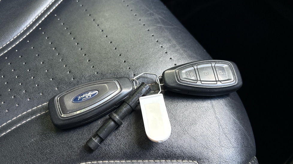 Ford Kuga 2.5 FHEV Vignale 5dr CVT Hybrid Estate - Image 20