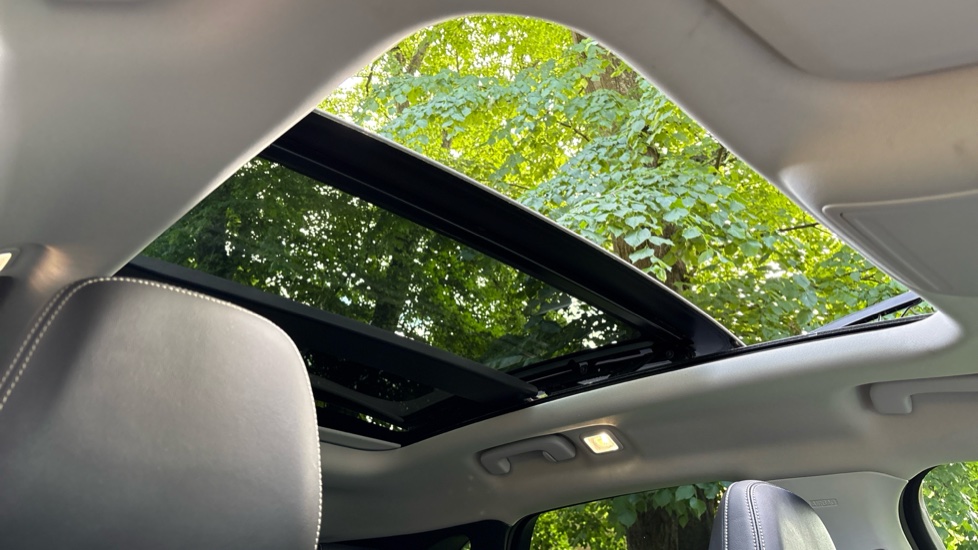 Ford Kuga 2.5 FHEV Vignale 5dr CVT Hybrid Estate - Image 32