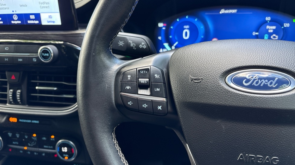 Ford Kuga 2.5 FHEV Vignale 5dr CVT Hybrid Estate - Image 41