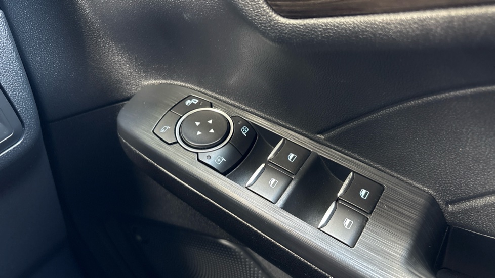 Ford Kuga 2.5 FHEV Vignale 5dr CVT Hybrid Estate - Image 47