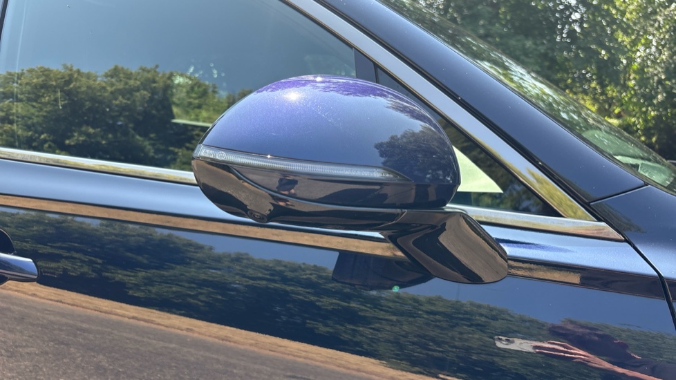 Genesis Gv70 2.2D Sport Line 5dr Auto AWD Diesel Estate - Image 24