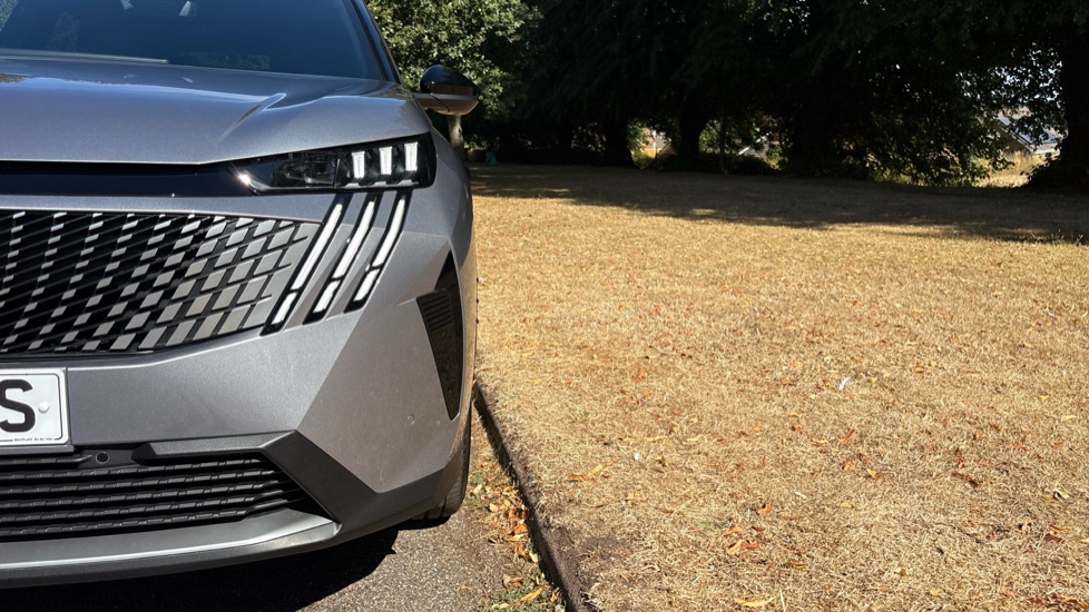 Peugeot 3008 1.2 Hybrid 145 GT 5dr e-DSC6 Petrol Estate - Image 23