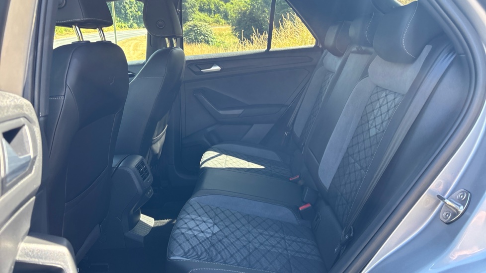 Volkswagen T-Roc 1.5 TSI R-Line 5dr Petrol Hatchback - Image 16