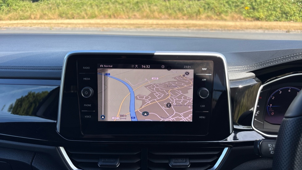 Volkswagen T-Roc 1.5 TSI R-Line 5dr Petrol Hatchback - Image 30