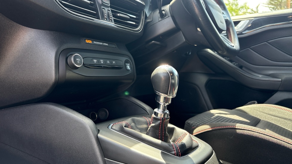 Ford Focus 1.0 EcoBoost ST-Line 5dr Petrol Estate - Image 13