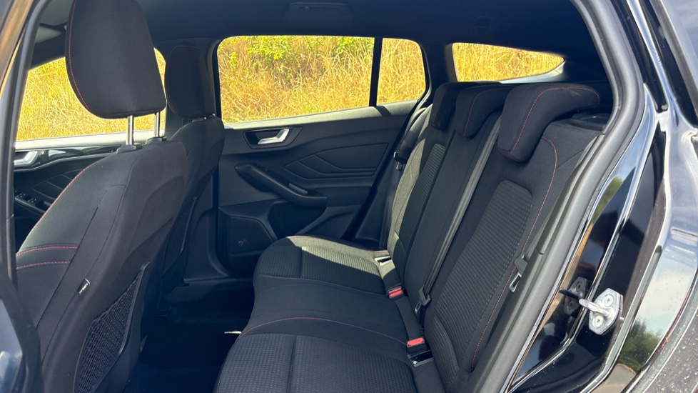 Ford Focus 1.0 EcoBoost ST-Line 5dr Petrol Estate - Image 16