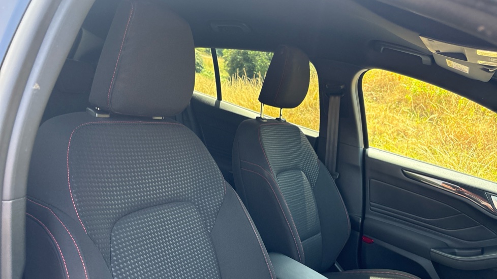 Ford Focus 1.0 EcoBoost ST-Line 5dr Petrol Estate - Image 44