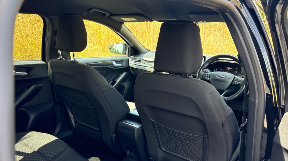 Ford Focus 1.0 EcoBoost ST-Line 5dr Petrol Estate - Image 45