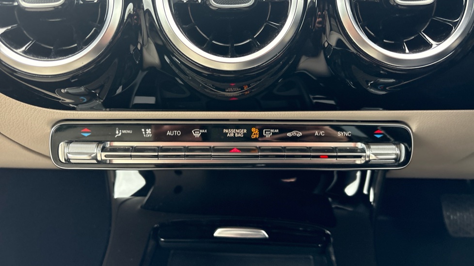 Mercedes-Benz CLA 200 Sport Executive Edition 4dr Tip Auto Petrol Saloon - Image 34