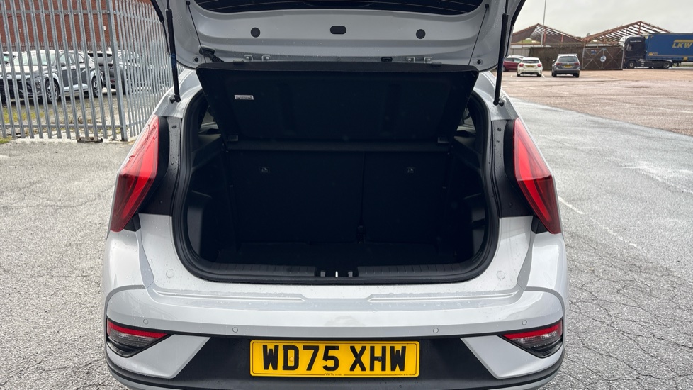 Hyundai BAYON 1.0 TGDi [90] Black Line 5dr DCT Petrol Hatchback - Image 4