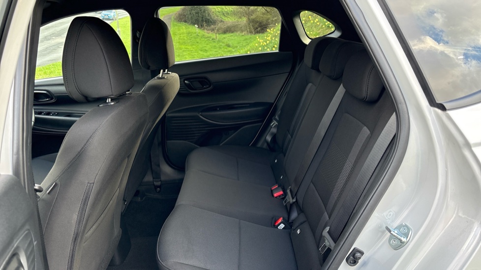 Hyundai i20 1.0T GDi 90 Black Line 5dr Petrol Hatchback - Image 16