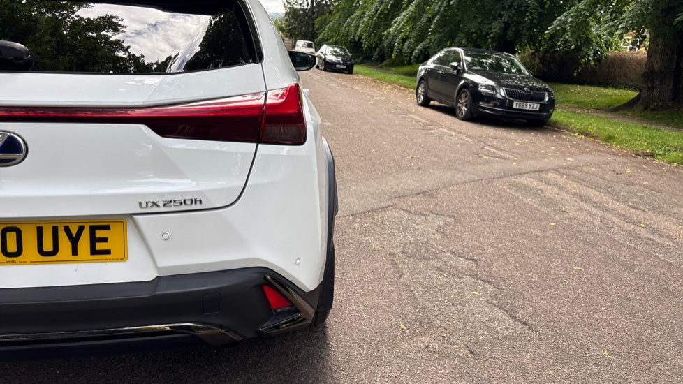 Lexus UX 250h 2.0 F-Sport 5dr CVT [Nav] Hybrid Hatchback - Image 28
