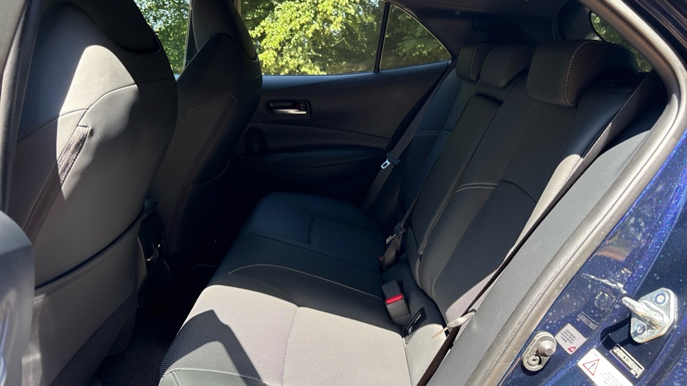 Toyota Corolla 2.0 Hybrid Excel 5dr CVT Hybrid Hatchback - Image 16