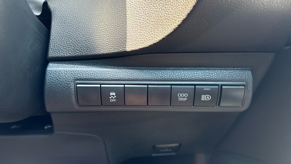 Toyota Corolla 2.0 Hybrid Excel 5dr CVT Hybrid Hatchback - Image 40